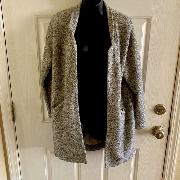 Zara Sweaters - Zara knit cardigan with pockets